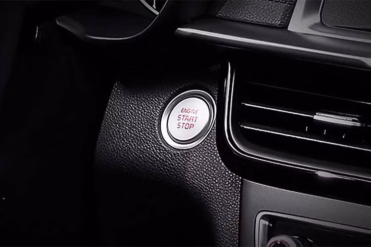 Sẽ có 3 lựa chọn động cơ trên Kia Optima facelift phiên bản 2019 mới, bao gồm 2 xăng và 1 dầu. Động cơ đầu tiên 2.0L CVVL cho công suất 163 mã lực và mô men xoắn cực đại 196 Nm.