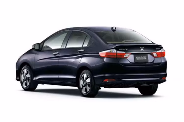 Tất cả thiết kế trên mẫu xe này được phát triển dựa trên bản tiêu chuẩn của Honda City, chính vì vậy nó vẫn giữ nguyên kiểu dáng đặc trưng vốn có. Hãng xe Nhật Bản chỉ tiến hành thay đổi một vài chi tiết để tạo nên sự khác biệt, cá tính cho phiên bản Honda City Style Edition.