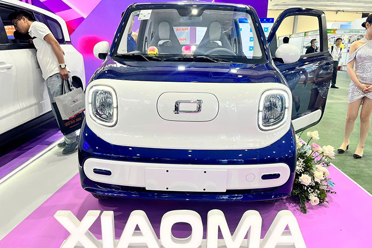  Bestune Xiaoma 2025 mới hiện đang được trưng bày tại Triển lãm năng lượng Việt Nam - Trung Quốc - ASEAN 2025 (Trung tâm triển lãm quốc tế I.C.E, 91 Trần Hưng Đạo, Hà Nội). Bestune là thương hiệu thuộc tập đoàn First Auto Works (FAW). FAW trước đó khá quen thuộc với người Việt, nhưng ở mảng xe thương mại.