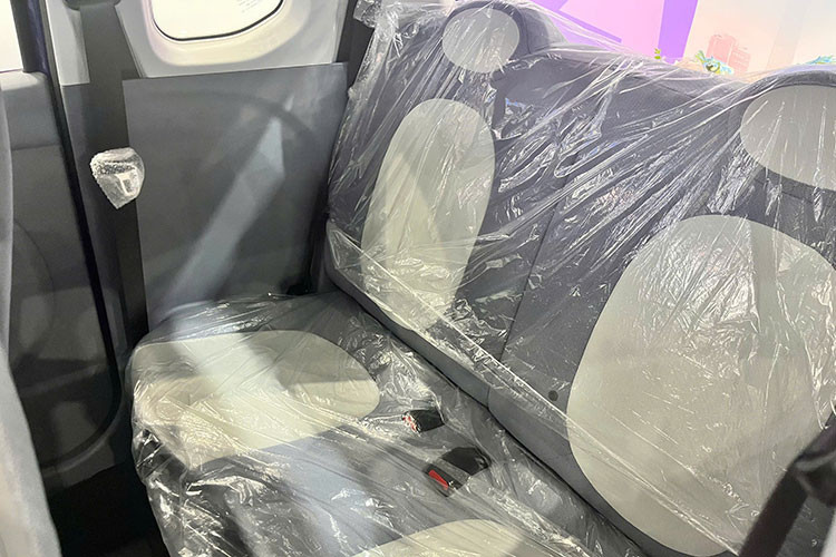 Về trang bị an toàn, mẫu xe mini điện Bestune Xiaoma 2025 chỉ được trang bị cơ bản gồm; hệ thống túi khí cho hàng ghế trước, phanh ABS, phân bổ lực phanh và cảnh báo áp suất lốp.