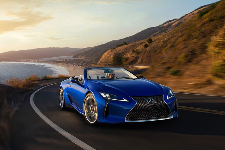 Giá xe Lexus LC 500 Convertible 2021 mới hiện chưa được công bố chính thức. Tuy nhiên, Lexus sẽ bán đấu giá chiếc LC 500 Convertible đầu tiên tại phiên đấu giá Barrett-Jackson ở Scottsdale, Arizona (Mỹ), diễn ra từ ngày 11 đến 19/1/2020. Tất cả số tiền thu được sẽ được phục vụ cho mục đích từ thiện.