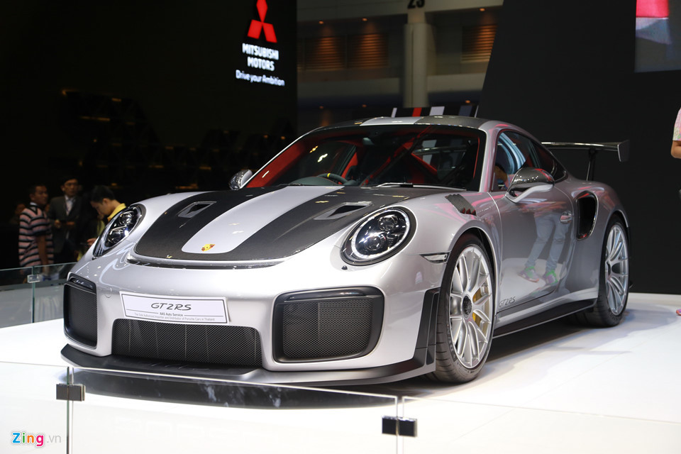Năm 2017, Porsche gây chấn động dư luận khi giới thiệu chiếc 911 GT2 RS 2018 với khả năng tăng tốc 0-100 km/h chỉ trong 2,7 giây và đạt tốc độ tối đa lên đến 340 km/h. Porsche 911 GT2 RS 2018 chính thức được công nhận là sản phẩm xe thương mại mạnh mẽ nhất từng được Porsche sản xuất trong lịch sử cho đến nay.