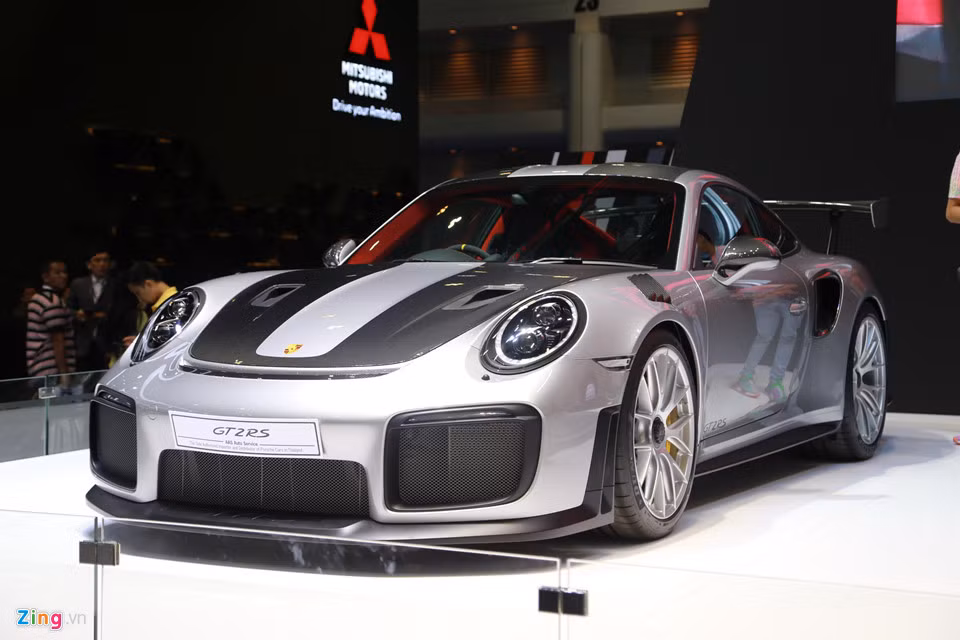 Năm 2017, Porsche gây chấn động dư luận khi giới thiệu chiếc 911 GT2 RS 2018 với khả năng tăng tốc 0-100 km/h chỉ trong 2,7 giây và đạt tốc độ tối đa lên đến 340 km/h. Porsche 911 GT2 RS 2018 chính thức được công nhận là sản phẩm xe thương mại mạnh mẽ nhất từng được Porsche sản xuất trong lịch sử cho đến nay.
