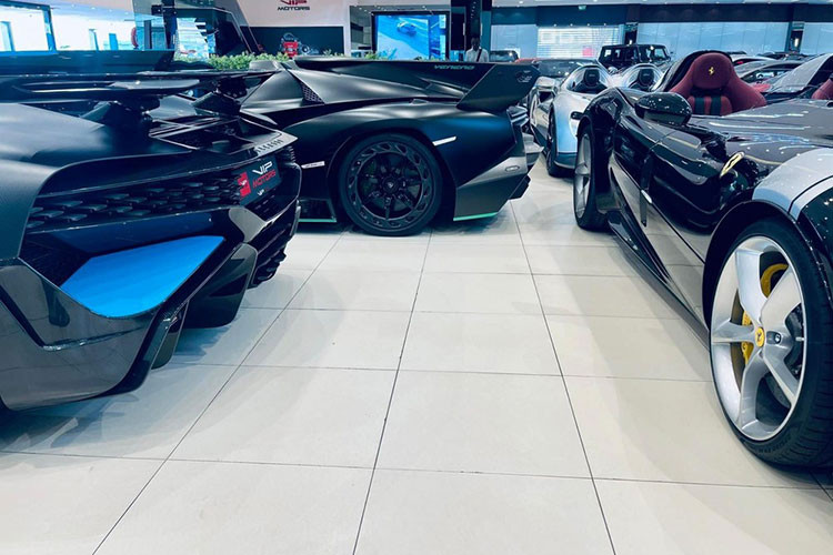 LaFerrari là 1 trong những dự án đặc biệt từ cách chọn khách, đề ra những yêu cầu khắt khe với người mua và tất nhiên là nhiều người yêu xe tại Việt Nam cũng mong muốn được nhìn thấy hypercar hybrid đầu tiên của Ferrari lăn bánh tại Việt Nam. Hiện chưa rõ chiếc xe Ferrari LaFerrari này mới được mang về Campuchia theo đơn đặt hàng của đại gia Việt hay là xe cũ của 1 đại gia nước bạn.