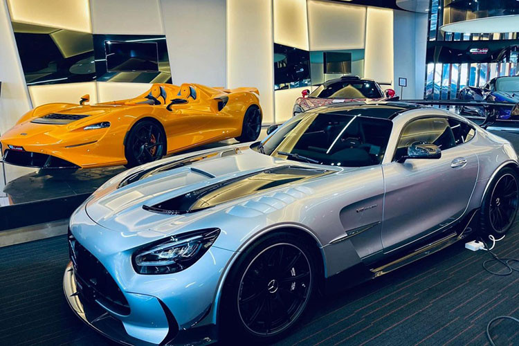 Siêu phẩm McLaren Elva mang màu cam đang được trưng bày tại đại lý bán xe Pagani Huayra và McLaren Senna cùng Koenigsegg CCX cho Minh "Nhựa", Hoàng Kim Khánh và doanh nhân Hải Phòng 