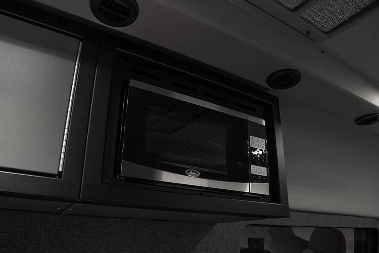 Bên Lexani đã thiết kế lại nội thất của chiếc Sprinter để không chỉ tạo sự thoải mái cho hành khách mà còn đem tới công năng sử dụng linh hoạt. Với gói LM-EXTV, hãng có thể trang bị cho chiếc xe đầy đủ các đồ dùng gia dụng như đầu DVD Alpine, Apple TV, màn hình cỡ lớn, kết nối wifi, dàn điều hòa công suất cao, 3 ổ điện 110V, tủ lạnh mini, tủ bếp, đèn đọc sách cảm ứng...