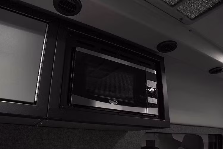 Bên Lexani đã thiết kế lại nội thất của chiếc Sprinter để không chỉ tạo sự thoải mái cho hành khách mà còn đem tới công năng sử dụng linh hoạt. Với gói LM-EXTV, hãng có thể trang bị cho chiếc xe đầy đủ các đồ dùng gia dụng như đầu DVD Alpine, Apple TV, màn hình cỡ lớn, kết nối wifi, dàn điều hòa công suất cao, 3 ổ điện 110V, tủ lạnh mini, tủ bếp, đèn đọc sách cảm ứng...