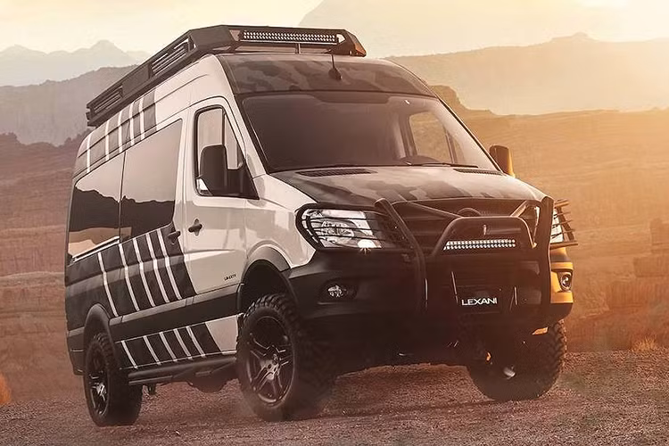 Nằm tại Corona, Mỹ, công ty Lexani Motors vốn nổi tiếng tại đất nước Cờ hoa bởi dịch vụ độ xe chống đạn của mình. Tuy nhiên ngoài việc tạo ra các phiên bản chống đạn từ những dòng xe bình thường, Lexani còn tạo ra những mẫu xe Mercedes-Benz Sprinter cắm trại sang trọng, tiện nghi.
