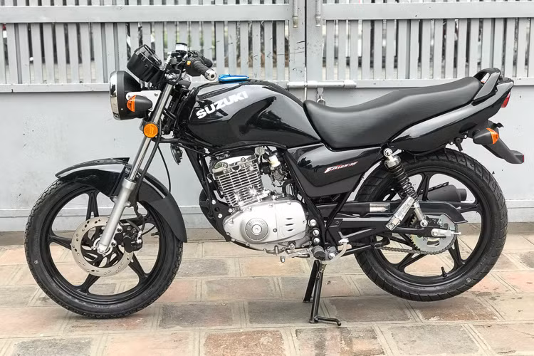 “Xe no” Suzuki EN 125 gia chua den 40 trieu tai Viet Nam