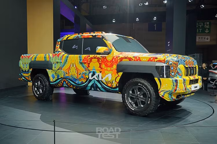 Kia Tasman lan dau xuat hien bang xuong bang thit... nhung van nguy trang