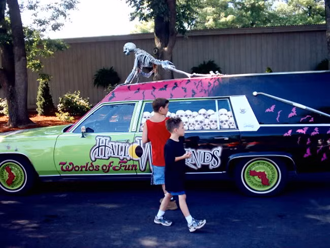 Đôi khi ma, quỷ cũng là những sản phẩm vui nhộn trong ngày lễ đặc biệt Halloween.