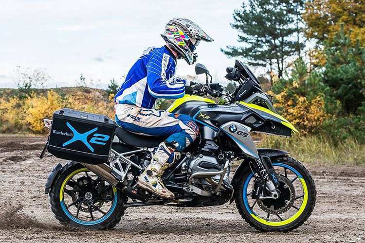 Với trang bị bổ sung là mô-tơ điện truyền động bánh trước, các mẫu BMW R1250GS phiên bản mới trong tương lai không chỉ được tăng sức mạnh mà còn có khả năng vượt địa hình tốt hơn nhiều so với phiên bản hiện tại.