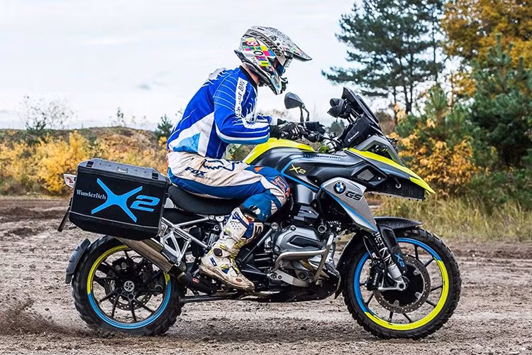 Với trang bị bổ sung là mô-tơ điện truyền động bánh trước, các mẫu BMW R1250GS phiên bản mới trong tương lai không chỉ được tăng sức mạnh mà còn có khả năng vượt địa hình tốt hơn nhiều so với phiên bản hiện tại.