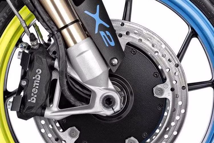 Hệ truyền động hai bánh này không phải loại truyền động toàn thời gian, người lái có thể lựa chọn kích hoạt truyền động bánh trước hay không thông qua cụm công tắc điều khiển trên xe.