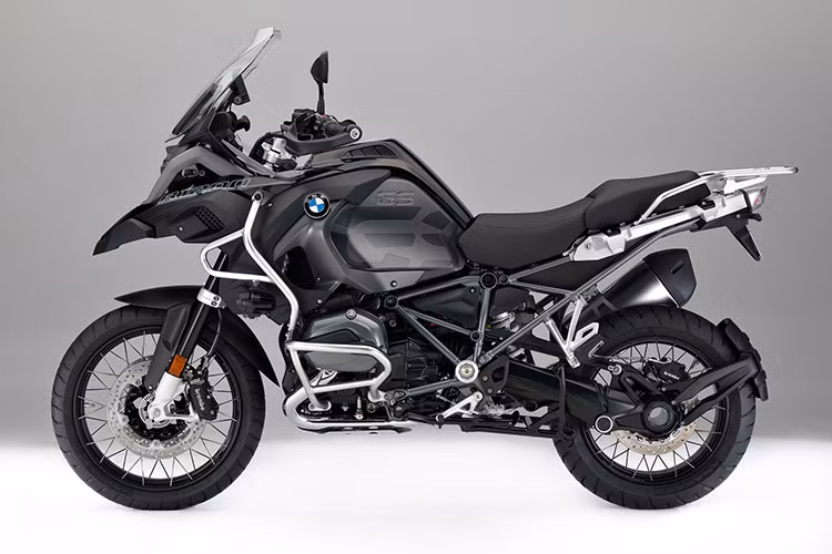 BMW R1250GS Adventure se co truyen dong banh truoc