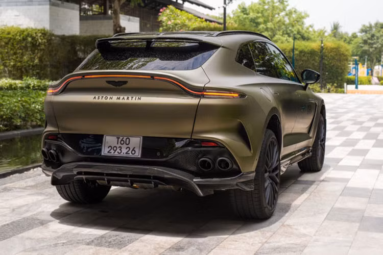 Hộp số ly hợp ướt 9 cấp mới cho phép sang số nhanh hơn, kết hợp với hệ dẫn động 4 bánh được tinh chỉnh và bộ vi sai hạn chế trượt nâng cấp. Tính năng "Race Start" hỗ trợ khi tăng tốc là trang bị tiêu chuẩn và nằm trong hai chế độ Sport và Sport+, đem đến cảm giác tăng tốc như những chiếc siêu xe.