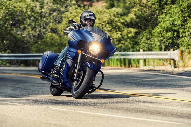 Xe đang được bán ra tại thị trường Mỹ, giá xe Kawasaki Vulcan 1700 Vaquero thế hệ mới khoảng 16.799USD (hơn 300 triệu đồng) và không có mặt tại showroom Kawasaki Việt Nam. Nếu được bán ra tại đây, chiếc xe này chắc hẳn sẽ có mức giá không dưới 450 triệu đồng.