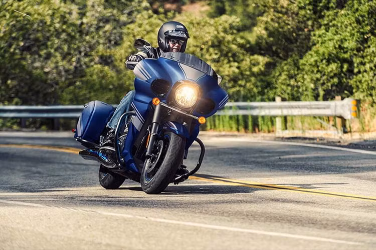 Xe đang được bán ra tại thị trường Mỹ, giá xe Kawasaki Vulcan 1700 Vaquero thế hệ mới khoảng 16.799USD (hơn 300 triệu đồng) và không có mặt tại showroom Kawasaki Việt Nam. Nếu được bán ra tại đây, chiếc xe này chắc hẳn sẽ có mức giá không dưới 450 triệu đồng.