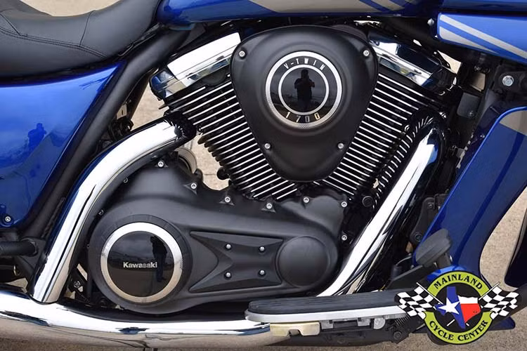 Khá giống với đối thủ của mình, Vulcan 1700 được trang bị cho khối động cơ dạng V-twin 52 độ cho tiếng nổ uy lực cùng sức kéo rất tốt 145,8Nm tại vòng tua 2.750 rpm, sức mạnh cực đại đạt 81 mã lực qua hệ truyền động dây curoa với dung tích xy-lanh 1.700 phân khối.