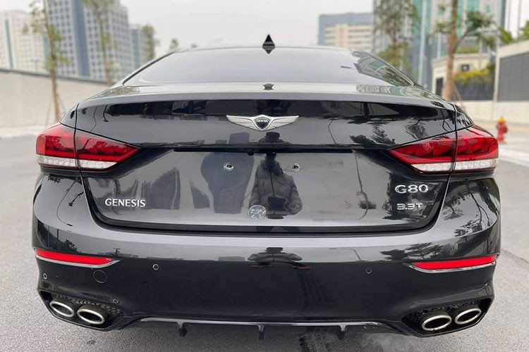 Vốn được nhập về nước để phục vụ cho một cơ quan ngoại giao, giá xe Genesis G80 Sport 2018 duy nhất Việt Nam này hiện đang được chủ nhân chào bán với mức mức khoảng 1,5 tỷ đồng, một con số được đánh giá là khá hời với đối thủ cùng phân khúc của Mercedes-Benz E-Class và Audi A6.
