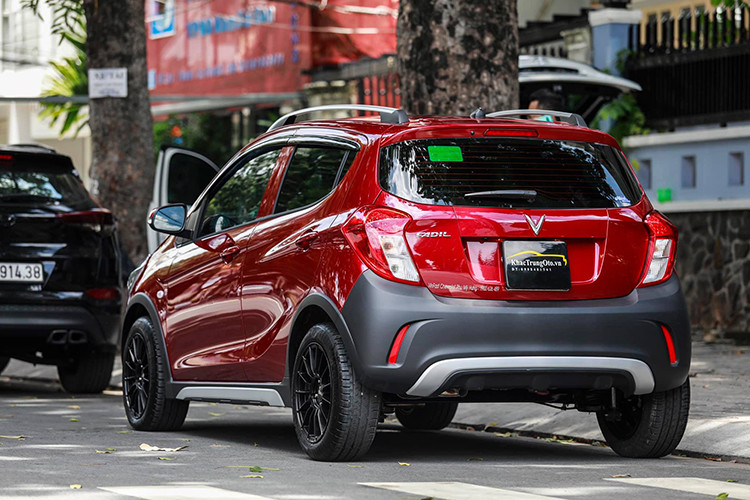 Mức giá độ Vinfast Fadil mới với bộ mâm xe thể thao sơn đen và bộ đèn pha Bi-xenon hiện không được tiết lộ chi tiết nhưng theo dự đoán nó sẽ không tốn quá nhiều tiền của chủ nhân, nhưng lại cá tính và mạnh mẽ hơn.