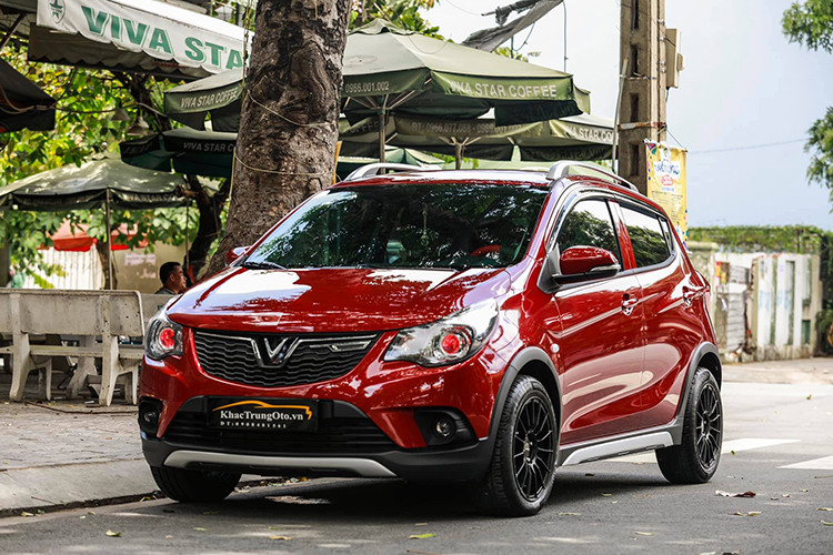 Hiện tại giá xe VinFast Fadil tại thị trường Việt Nam vẫn đang được hỗ trợ, cụ thể là 395 triệu đồng (bản tiêu chuẩn). Theo lộ trình điều chỉnh giá của hãng xe Việt, giá niêm yết của mẫu xe này sẽ quay về mức 465 triệu đồng ban đầu từ ngày 1/9 tới đây.