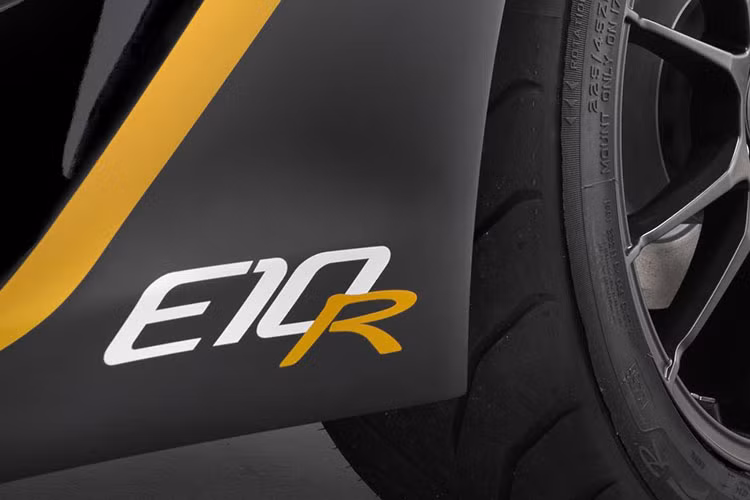 Có thể những con số này chưa thực sự ấn tượng, nhưng với trọng lượng của xe chỉ có 650 kg thì hiệu suất và tốc độ mà khối động cơ này mang lại cho chiếc xe không hề tầm thường chút nào.