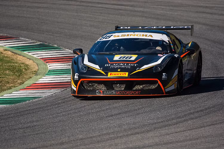 Ngoài những tiếng "gầm vang" của siêu ngựa ở khắp mọi nơi diễn ra lễ hội, những đường nét thiết kế đậm chất Ý còn phủ kín đường đua tại sự kiện năm nay.