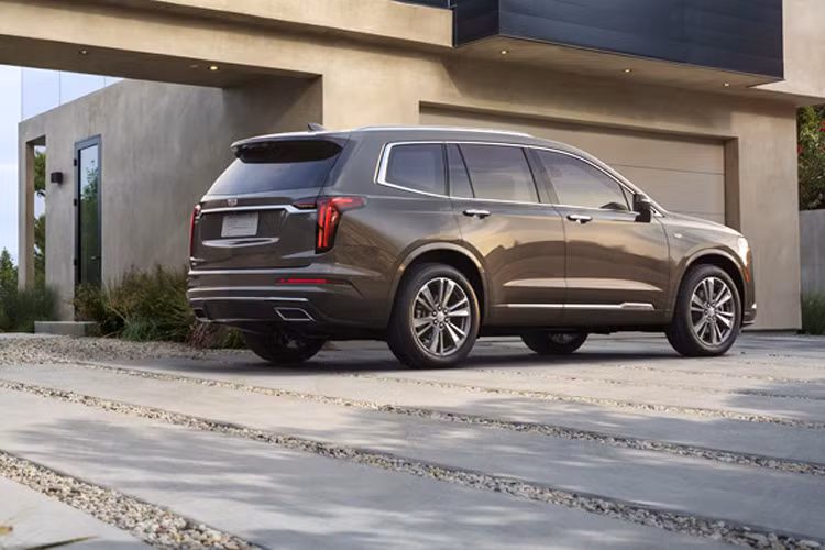 Gói Interior Protection Package 280 USD (khoảng 6,5 triệu đồng) và gói Comfort And Air Quality Package 750 USD (xấp xỉ 17,4 triệu đồng). Chưa hết, Cadillac XT6 mới được cung cấp 5 tùy chọn la-zăng khác nhau, đắt nhất trong số đó là bộ vành hợp kim sơn xám Midnight Grey 20 inch có giá 2.295 USD (khoảng 53,3 triệu đồng).