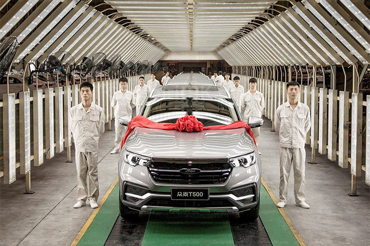 Mức giá xe Zotye T500 bản 6 chỗ tại thị trường Trung Quốc dao động từ 80.000 - 120.000 Nhân dân tệ (tương đương 271 - 407 triệu đồng).