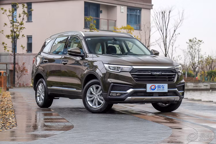 Tại triển lãm ôtô Thành Đô 2018, thương hiệu xe nội địa Zotye của Trung Quốc đã chính thức vén màn phiên bản 6 chỗ mới của dòng xe SUV giá rẻ Zotye T500 với nội thất 2+2+2 không chỉ tiện lợi mà còn cung cấp không gian rộng rãi hơn cho hành khách.
