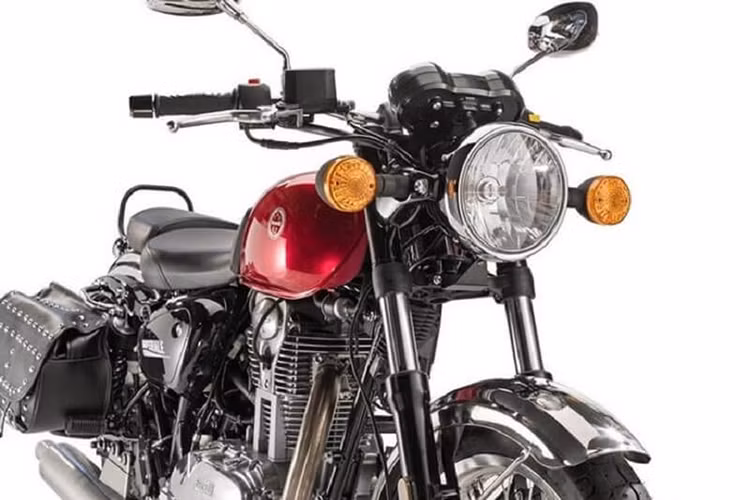 Ngoại hình Benelli Imperiale 400 đậm chất cổ điển, thể hiện rõ ở các chi tiết như đèn pha chóa tròn lớn, bình xăng hình giọt nước hay yên tách rời. Cảm hứng để hãng thiết kế Imperiale 400 đã được lấy trực tiếp từ các dòng xe thuộc thương hiệu con MotoBi trong thập niên 50.