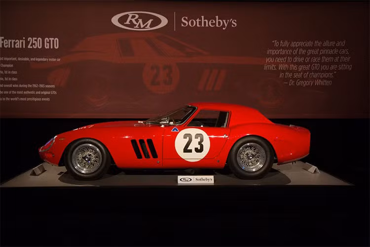 Kết quả thu về từ buổi đấu giá này không chỉ khiến nhiều người hâm mộ dòng xe "ngựa chồm" vui mừng mà còn cho thấy, dòng siêu xe cổ Ferrari 250 GTO luôn vượt xa những con số giá bán người khác tưởng tượng.
