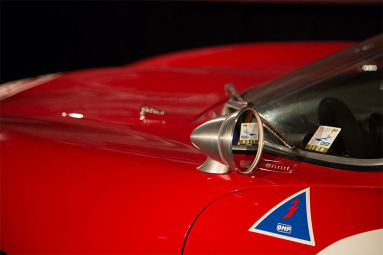 Hãng RM Sotheby tiết lộ người bỏ ra số tiền hơn 1,1 nghìn tỷ đồng để tậu siêu xe Ferrari 250 GTO mang số khung 3413 là một nhà sưu tập nổi tiếng ở Mỹ. Trước đó, siêu xe này thuộc sở hữu của ông Greg Whitten, cựu kiến trúc sư phần mềm trưởng của Microsoft.