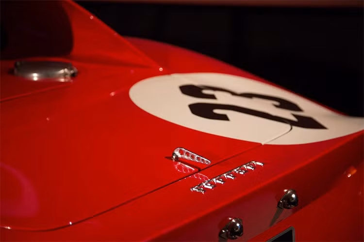 Dù có giá cuối cùng cao hơn 3,4 triệu đô, nhưng chiếc siêu xe cổ Ferrari 250 GTO mang số khung 3413 này vẫn còn kém rất xa con số 80 triệu đô 250 GTO khác mang số khung 4153 GT của ông David MacNeil, CEO của công ty WeatherTech chuyên cung cấp phụ kiện ôtô.