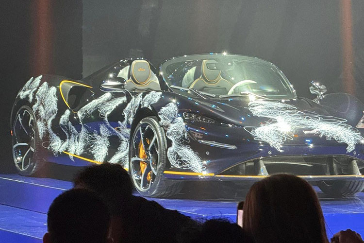 Ban đầu, siêu xe triệu đô McLaren Elva còn không có kính chắn gió, nhưng hãng xe Anh quốc đã làm hài lòng các khách hàng ở nhiều quốc gia không cho phép ôtô lăn bánh mà thiếu chi tiết này.