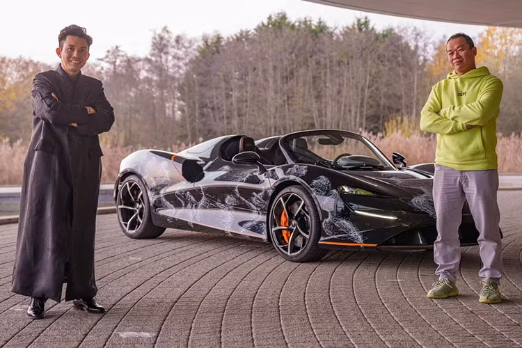 Được biết, giá xe McLaren Elva chính hãng tại Việt Nam khi về tay Minh Nhựa là 143 tỷ đồng (chưa bao gồm phí ra biển số). Tại Thái Lan, các địa gia sẽ chỉ phải bỏ ra số tiền 137 tỷ đồng, rẻ hơn 6 tỷ đồng so với mức giá bán xe McLaren Elva tại Việt Nam.