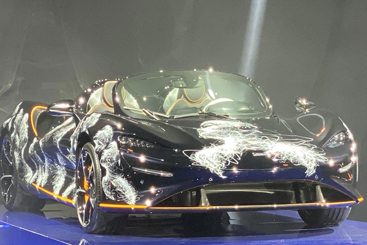 Ngoài thiết kế ấn tượng nhất trong các dòng xe McLaren được sản xuất, siêu phẩm Elva vẫn được trang bị khối động cơ V8, tăng áp kép, dung tích 4.0 lít tương tự như các siêu xe McLaren 720S, McLaren 720S Spider và cả siêu phẩm hypercar McLaren Senna của Hoàng Kim Khánh.