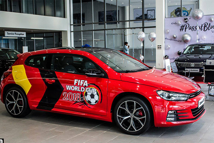 Giống như "người anh em" Scirocco R, Scirocco GTS cũng được trang bị vô-lăng 3 chấu và ghế thể thao. Tuy nhiên thay vì chữ R, logo GTS được gắn ở chấu vô-lăng vị trí 6 giờ và thêu nổi trên lưng mỗi ghế ngồi. Ngoài ra xe còn có bậc bước chân logo GTS, chỉ thêu tương phản màu đỏ và nội thất trang trí bằng viền kim loại bóng.