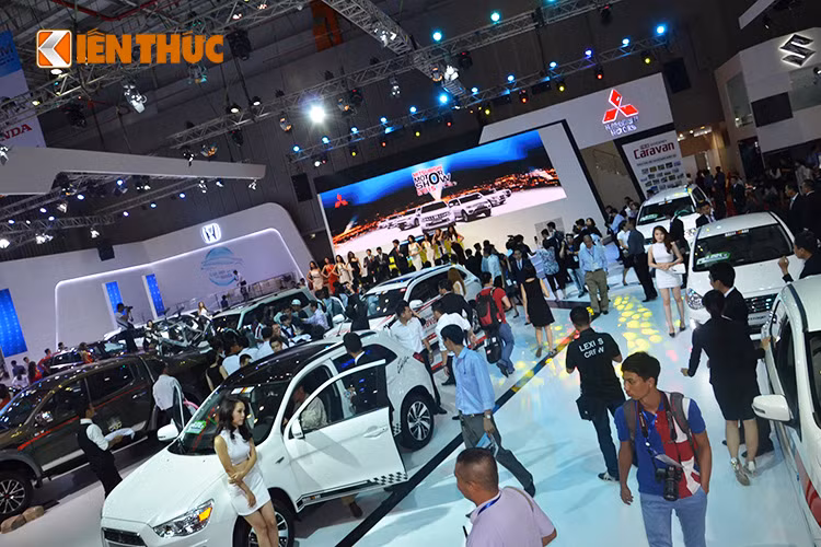 Trong khi đó, 7 dòng xe đang có mặt trên thị trường mà Mitsubishi trưng bày đều là phiên bản đặc biệt qua "bàn tay" bộ phận Ralliart – phân nhánh xe đua và xe Thể thao của Mitsubishi Motors.