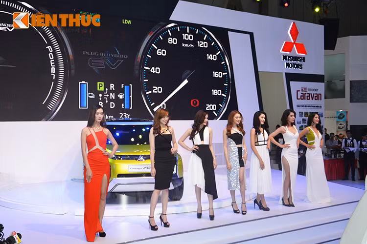 Triển lãm Ôtô Việt Nam 2015 sẽ diễn ra từ ngày 28/10/2015 tại Trung tâm Triển lãm Sài Gòn - SECC, mở cửa cho khách tham quan từ 29/10/2015 đến hết ngày 01/11/2015.