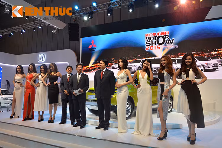 Gian hàng của Mitsubishi Motors tại Triển lãm Ôtô Việt Nam 2015 (VMS) là sự có mặt của toàn bộ 7 dòng xe của hãng đang có mặt trên Thị trường và tâm điểm là mẫu Concept AR.