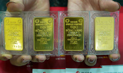 Gia vang hom nay 3/10: Vang tang tro lai, toan cau lo lang