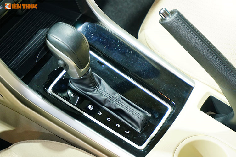 Là mẫu xe MPV giá rẻ, nhưng Xpander vẫn được trang bị nhiều tính năng an toàn như: phanh ABS/EBD/BA, cân bằng điện tử ASC, khởi hành ngang dốc HSA, cảnh báo phanh khẩn cấp ESS. Cùng với đó là 2 túi khí ở hàng ghế phía trước.