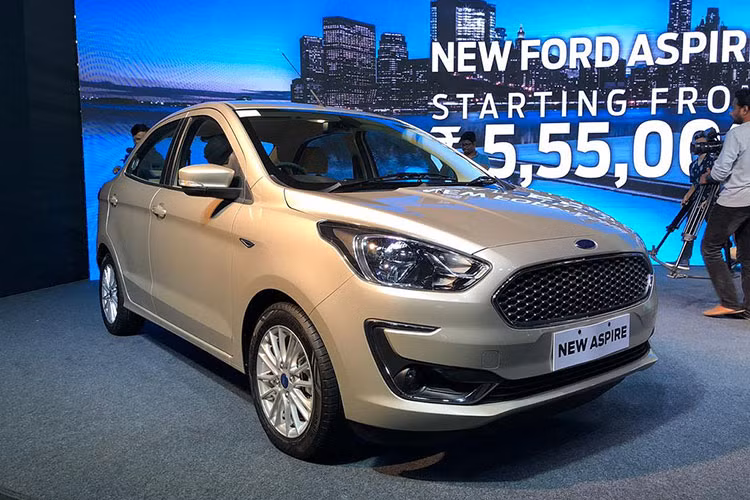 Tại thị trường Ấn Độ, giá xe Ford Aspire 2018 được chia thành tổng cộng 11 bản trang bị khác nhau và dao động từ khoảng 555.000 đến 814.000 Rupee (tương đương 175,4 - 257,2 triệu đồng). Xe sẽ cạnh tranh với những đối thủ như Suzuki Swift Sedan và Honda Amaze mới.