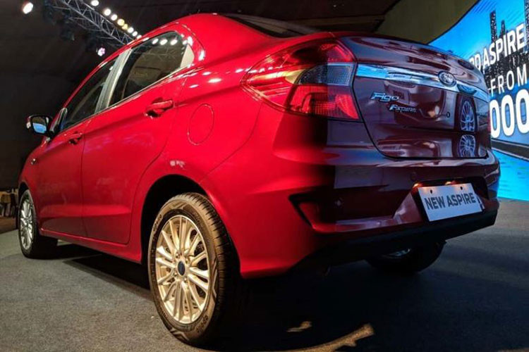 Lựa chọn động cơ thứ 2 của mẫu xe Ford Aspire 2018 sẽ là máy xăng 3 xi-lanh, dung tích 1,5 lít mới lấy từ EcoSport 2018. Động cơ này sản sinh công suất tối đa 123 mã lực và mô-men xoắn cực đại 150 Nm.