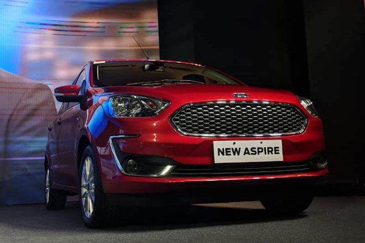 Nằm bên dưới nắp capô của Ford Aspire 2018 mới tại thị trường Ấn Độ là động cơ xăng 3 xi-lanh, dung tích 1,2 lít mới. Động cơ này tạo ra công suất tối đa 96 mã lực và mô-men xoắn cực đại 120 Nm đồng thời kết hợp cùng hộp số sàn 5 cấp Getrag nhẹ hơn, chính xác hơn so với trước.