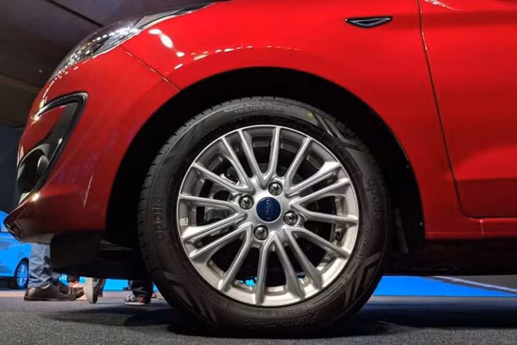 So với động cơ 4 xi-lanh cũ của Ford Aspire trước đây, khối động cơ này sẽ cho công suất tối đa tăng 10% và mô-men xoắn cực đại tăng 7%. Kết hợp với hộp số tự đông 6 cấp, động cơ tiêu thụ lượng xăng trung bình 16,3 km/lít (khoảng 6,13 lít/100 km), giảm 4,1% so với trước.