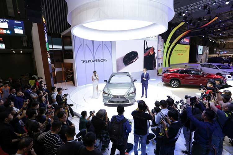 Theo đại diện ban tổ chức VMS 2018 cho hay, sau khi kết thúc triển lãm - đã có hơn 185.000 khách hàng đã ghé thăm, tham quan các gian hàng tại VMS 2018. Trong đó đáng chú ý, gần 1.000 xe ôtô mới đã được khách hàng đặt mua ngay tại Triển lãm năm nay.