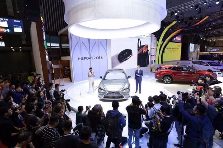 Theo đại diện ban tổ chức VMS 2018 cho hay, sau khi kết thúc triển lãm - đã có hơn 185.000 khách hàng đã ghé thăm, tham quan các gian hàng tại VMS 2018. Trong đó đáng chú ý, gần 1.000 xe ôtô mới đã được khách hàng đặt mua ngay tại Triển lãm năm nay.